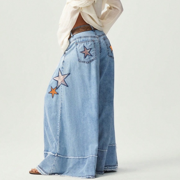 Light Wash Star Patch Wide leg Frayed Detail Denim Jean pants - Picture 6 of 7